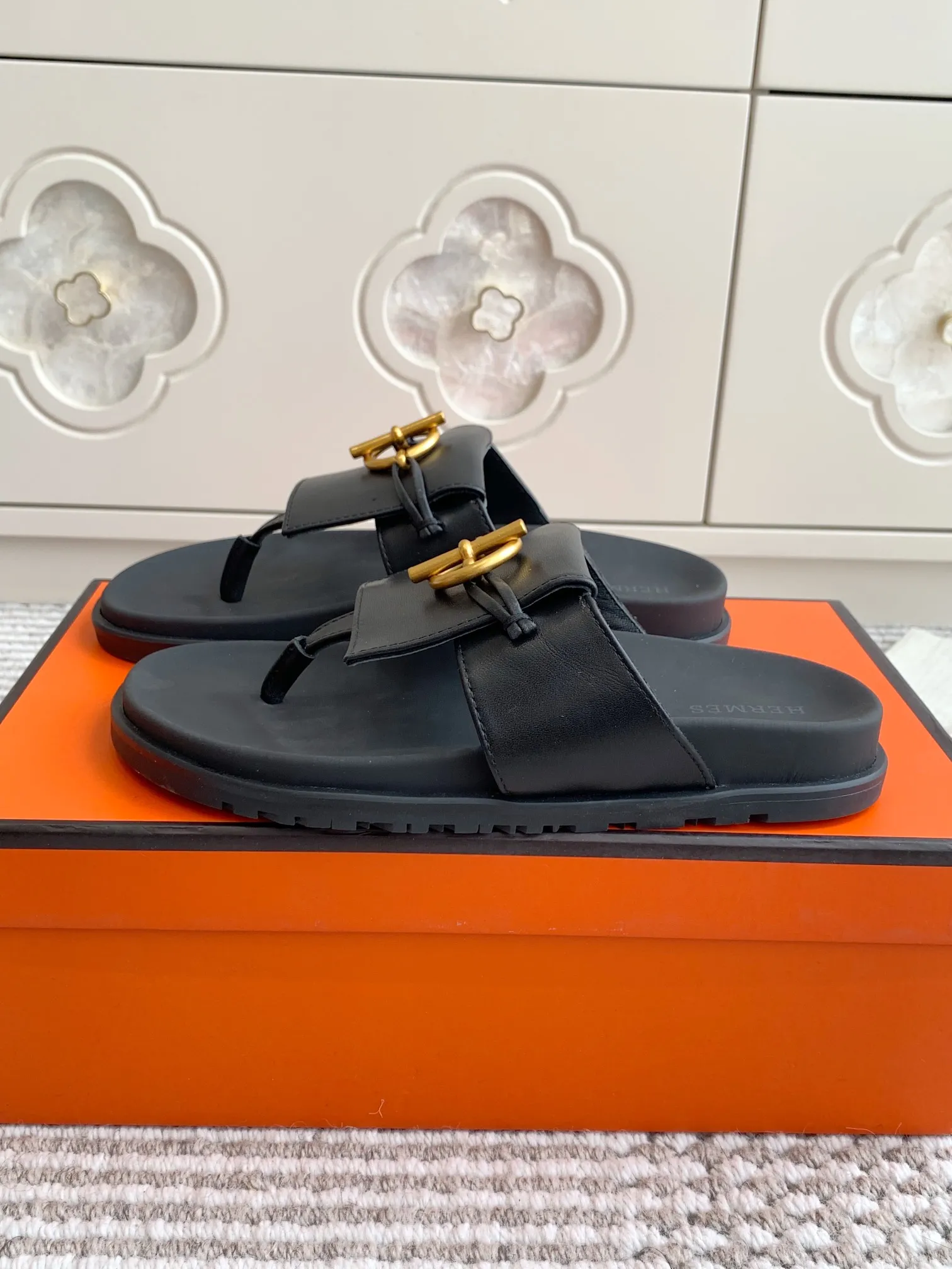 💕💕Factory direct selling price p480💕💕 Hermes 〰️H chypre series Kelly buckle second uncle slippers Quality Upper: imported calfskin/palmprint cowhide/imported cowhide Foot pads imported silk cowhide, original molded outsole Female size: 35-42